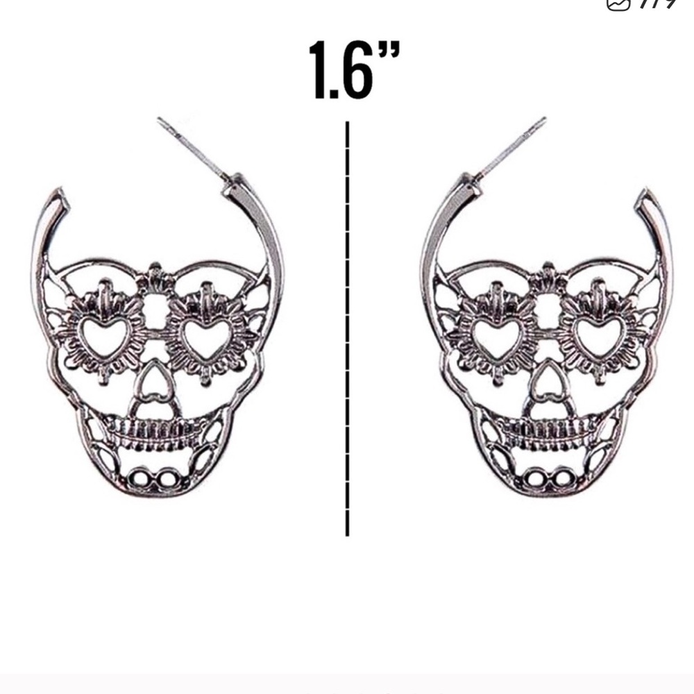 Skull earrings  silver toned day of the dead